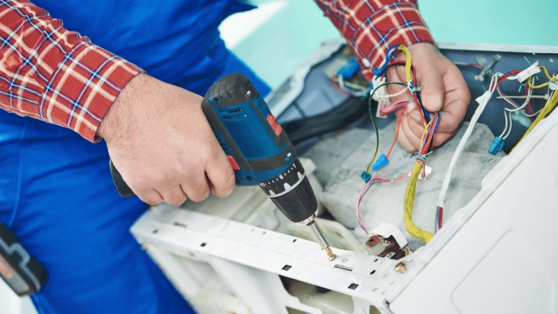 Şehzadeler Dominox Dominox çamaşır makinesi kart tamiri – Su almama arızası orijinal parça ile giderildi. - Teknik servis örneği